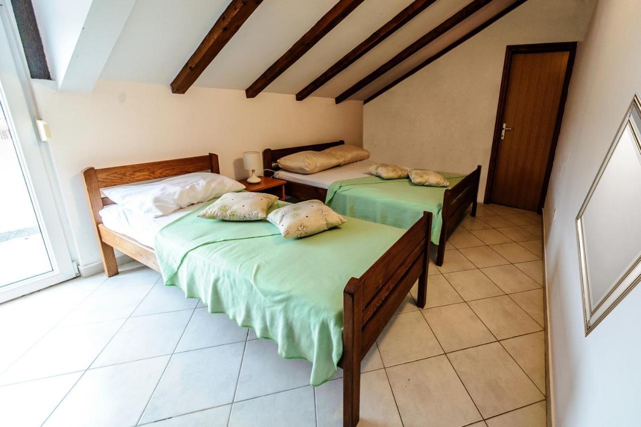 Apartments & Rooms Lucie Posedarje Ngoại thất bức ảnh