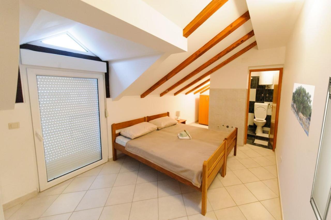 Apartments & Rooms Lucie Posedarje Ngoại thất bức ảnh
