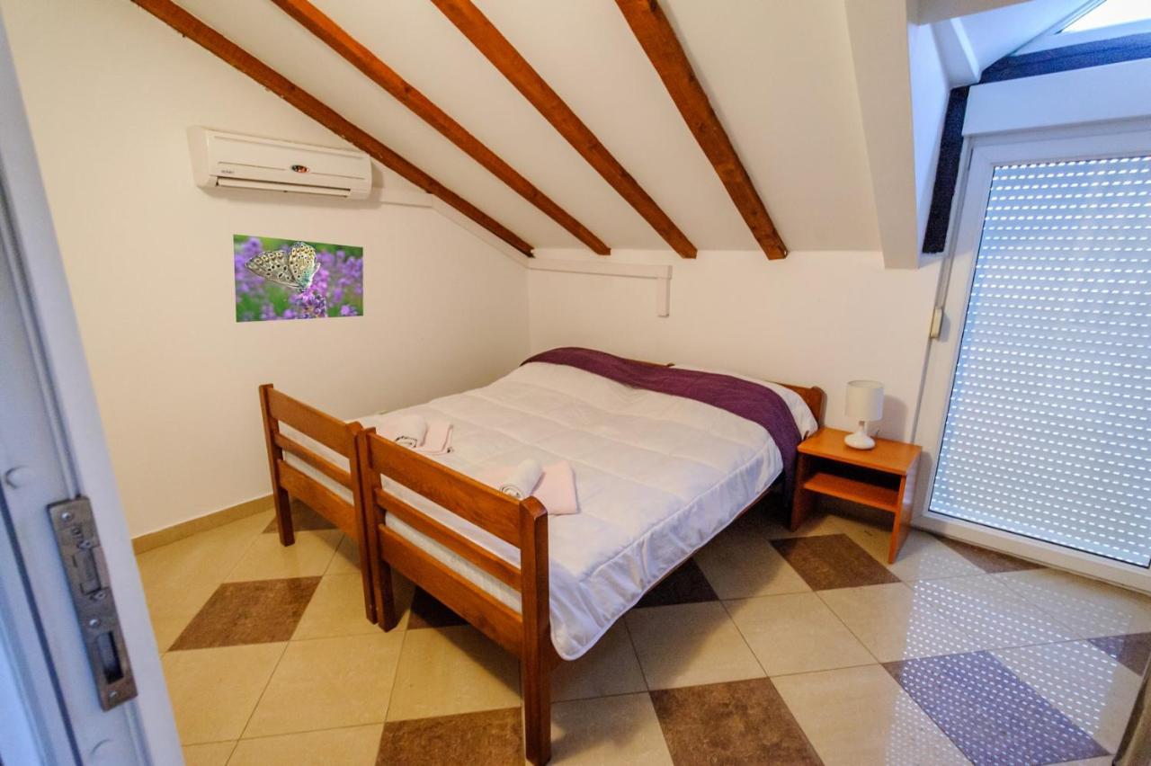 Apartments & Rooms Lucie Posedarje Ngoại thất bức ảnh