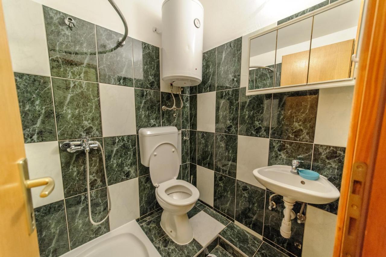 Apartments & Rooms Lucie Posedarje Ngoại thất bức ảnh