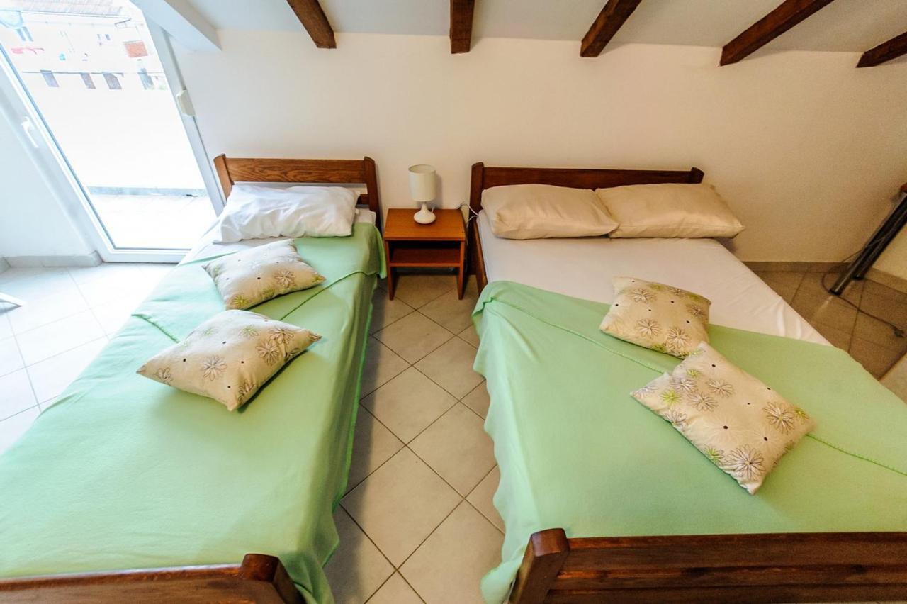 Apartments & Rooms Lucie Posedarje Ngoại thất bức ảnh