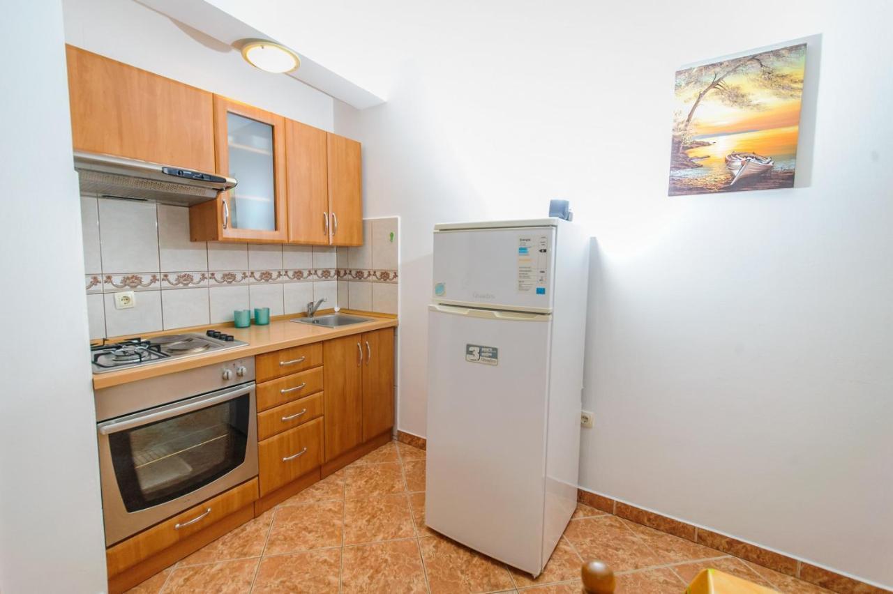 Apartments & Rooms Lucie Posedarje Ngoại thất bức ảnh
