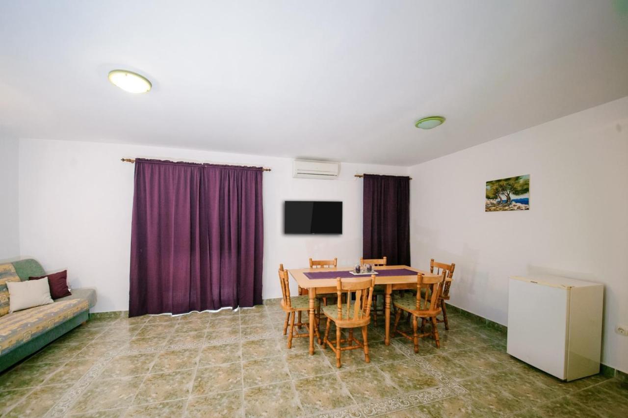 Apartments & Rooms Lucie Posedarje Ngoại thất bức ảnh