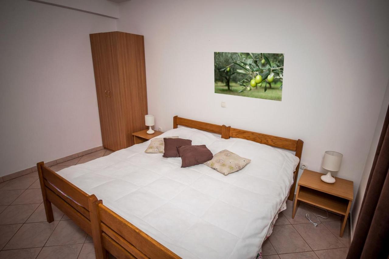 Apartments & Rooms Lucie Posedarje Ngoại thất bức ảnh