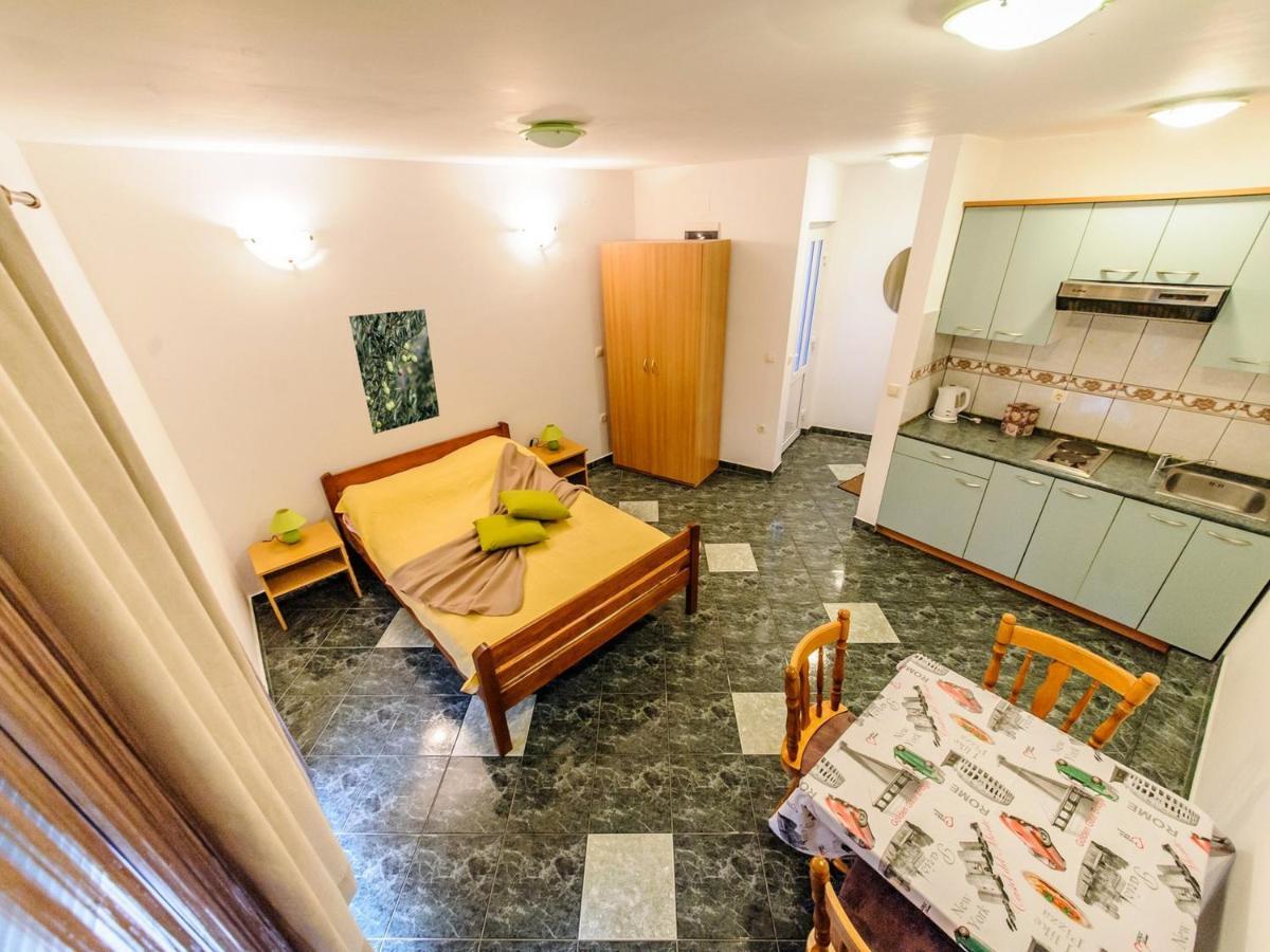 Apartments & Rooms Lucie Posedarje Ngoại thất bức ảnh