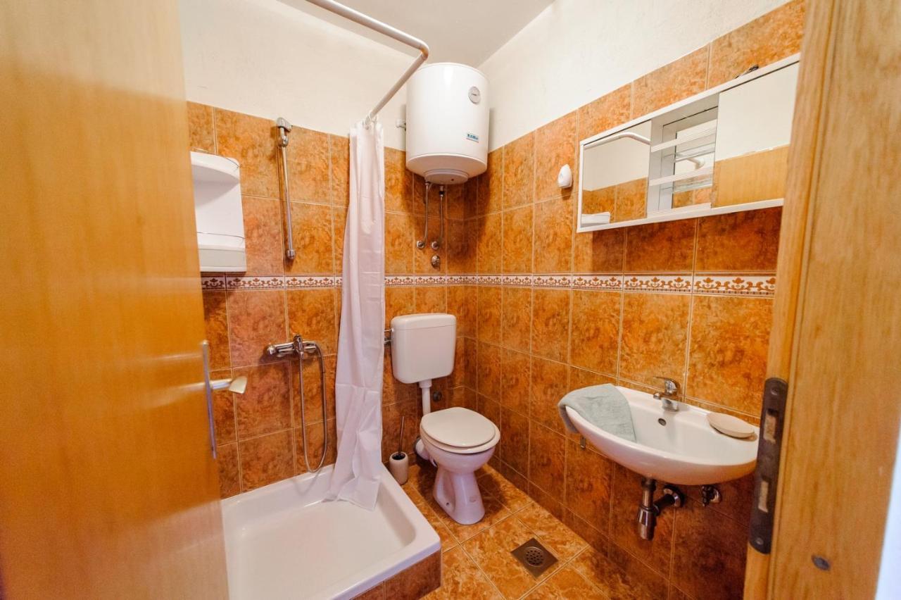 Apartments & Rooms Lucie Posedarje Ngoại thất bức ảnh