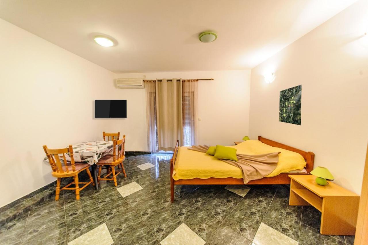 Apartments & Rooms Lucie Posedarje Ngoại thất bức ảnh